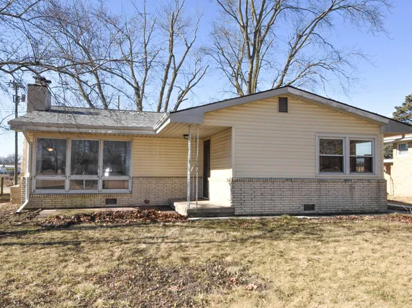 220 Campus View Dr, Lincoln, IL 62656