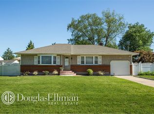350 Sea Cliff St, Islip Terrace, NY 11752