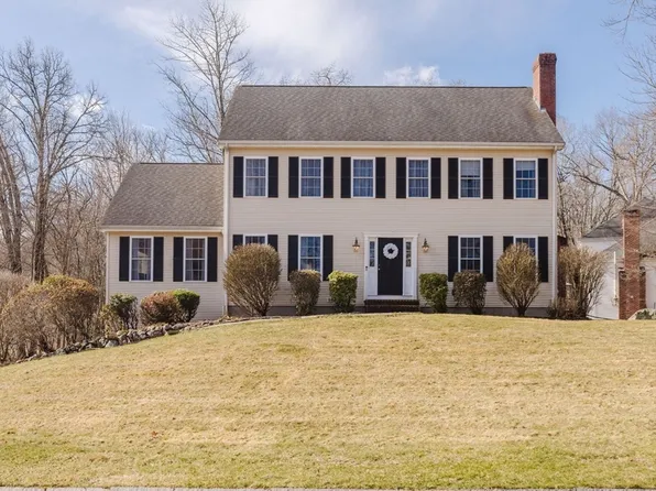 15 Magnolia Dr, North Attleboro, MA 02760