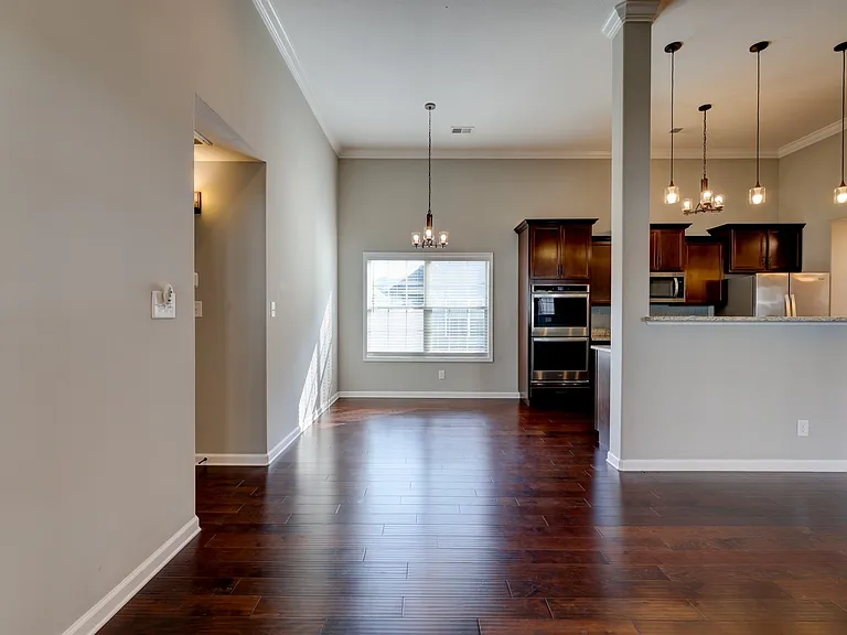1008 Meadowview Ln — Photo 17