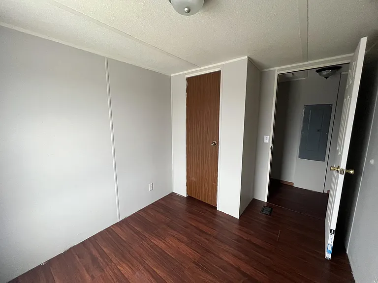 185 Middle Ave — Photo 12