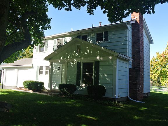 2nd image of 39 Yellowstone Dr