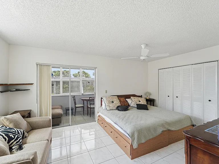 226 Normandy E #E — Photo 10