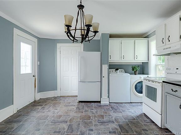 5th image of 152 Saint George St