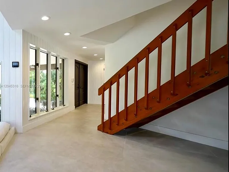 8925 SW 102nd Ter — Photo 11