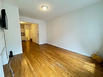 Rented by KNOCKKNOCK LLC