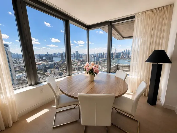 3 Court Sq #3911, Long Island City, NY 11101