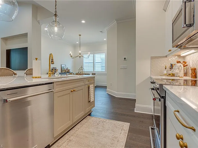 7213 Saona Ct — Photo 6