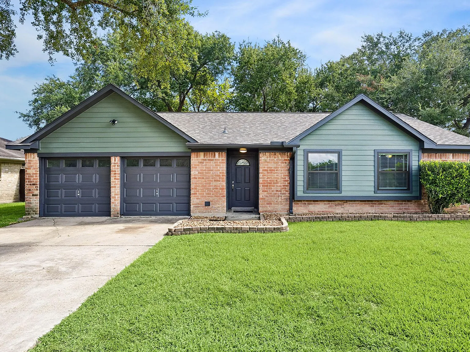 3 bed, 2.0 bath, 1242 sqft, $1,900 — Photo 1