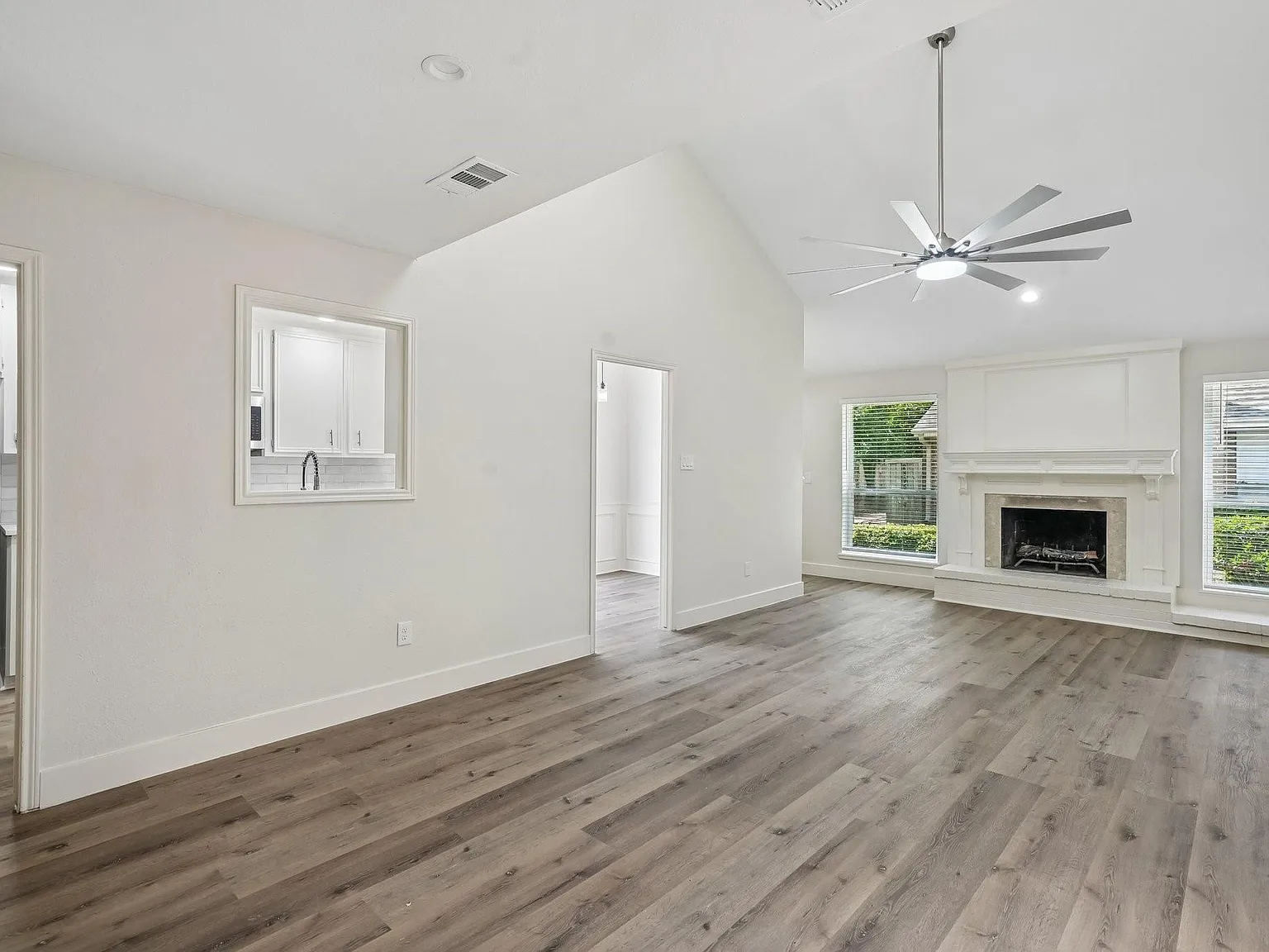 2 bed, 2.5 bath, 1518 sqft, $1,545 — Photo 3