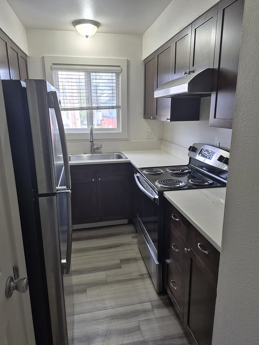 Building Photo - 6830 N Columbia Way #11