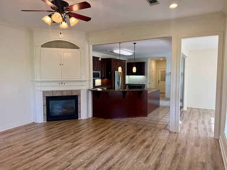 364 Springhill Dr — Photo 4