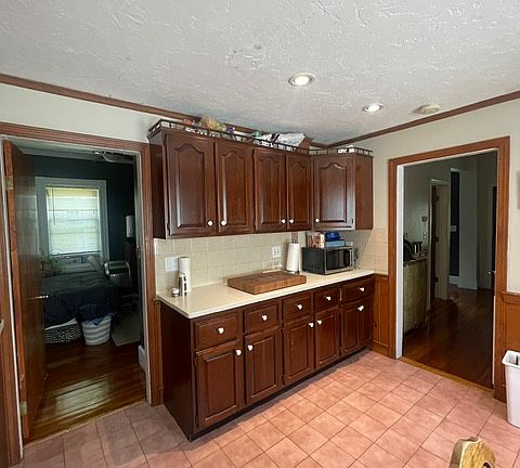 3rd image of 289 Webster St #2