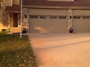 16434 Ames Ave, Omaha, NE 68116