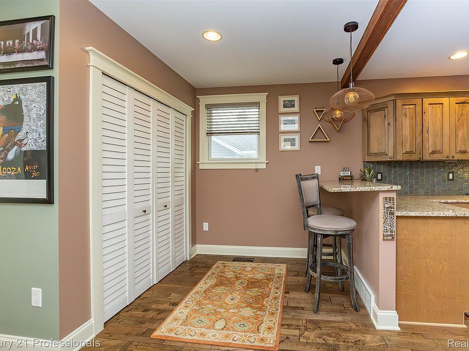 304 Gardenia Ave, photo 15