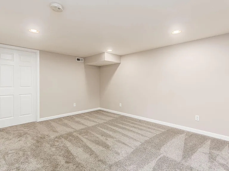 1807 Hobbes Dr — Photo 25