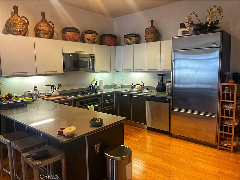 801 S Grand Ave — Photo 20
