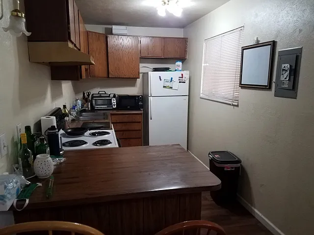 715 Marine #4 - kitchen