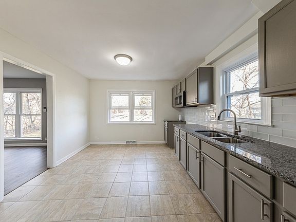 5th image of 15043 Western Ave