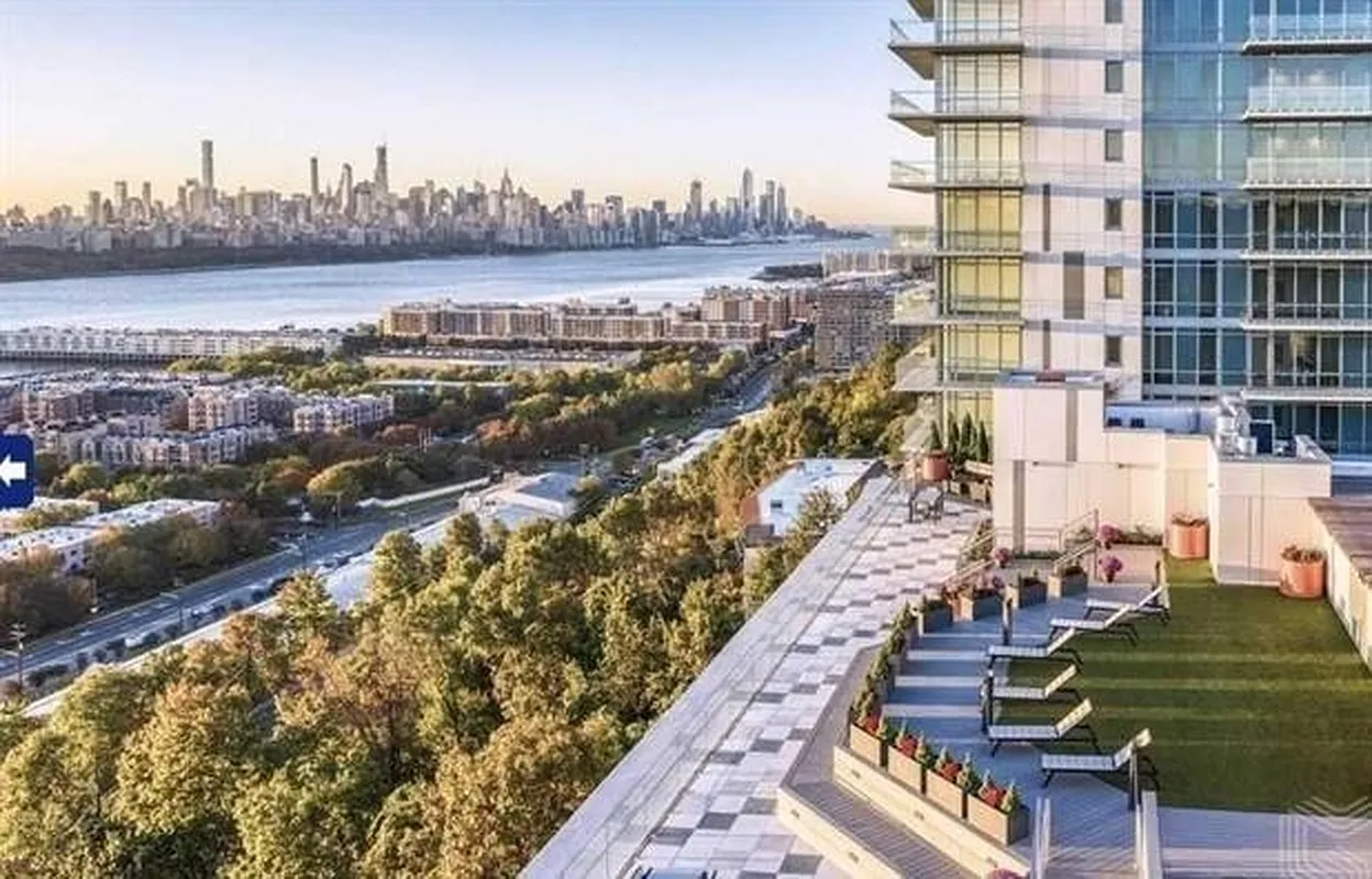 320 Adolphus Avenue 812