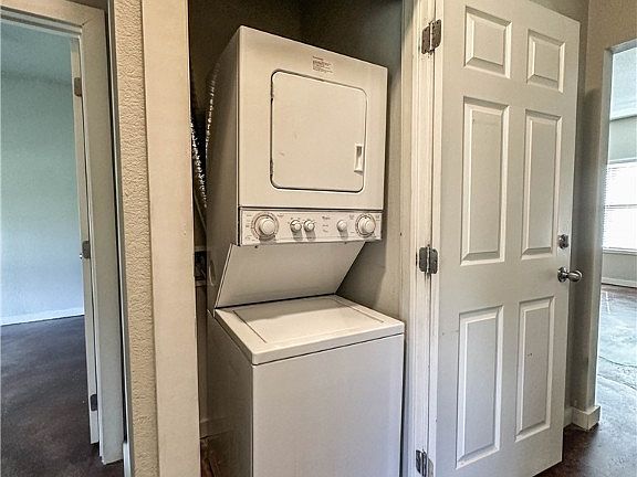 5th image of 790 E Boundary St APT 10