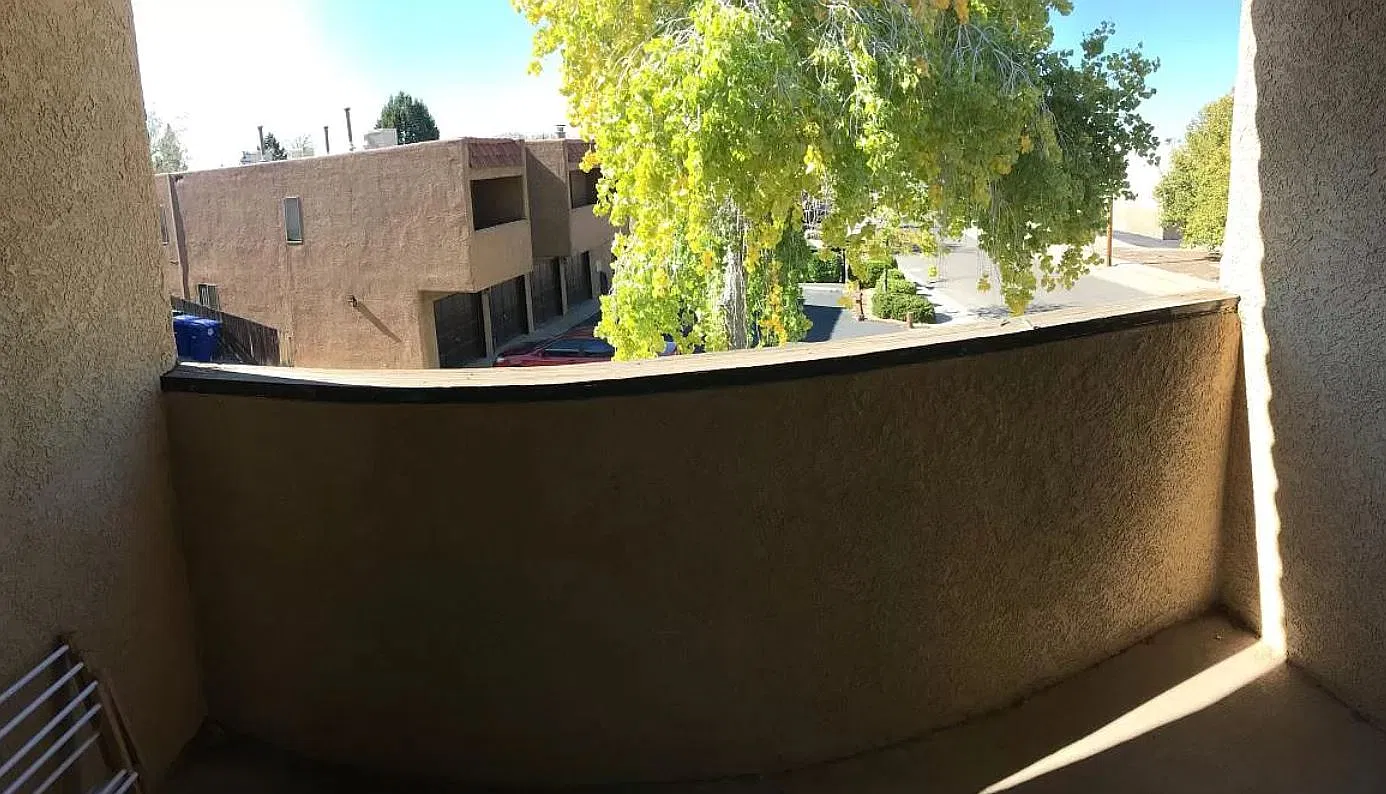 2 bed, 1000 sqft, $1,525 — Photo 3
