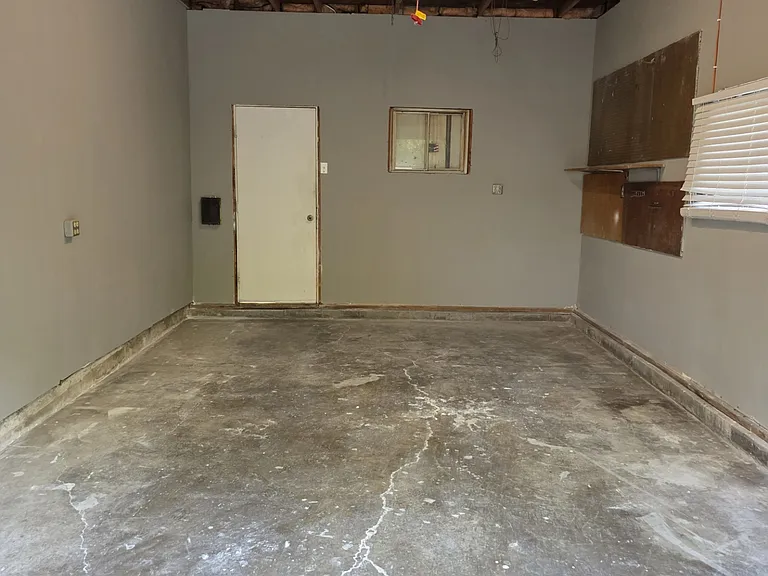 Large Finished 1-Car Garage