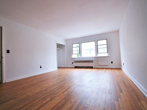 3rd image of 194 Saratoga Ave APT 2