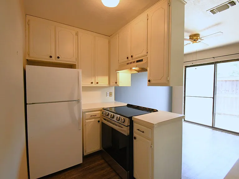 201 Parklane Dr — Photo 9
