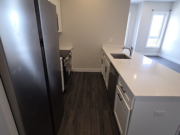 5th image of 64 Tolman St #7