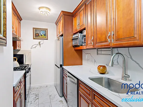 3333 Henry Hudson Parkway image 2 of 29