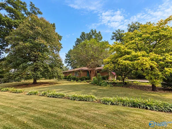10101 Cahaba Dr SW, Huntsville, AL 35803