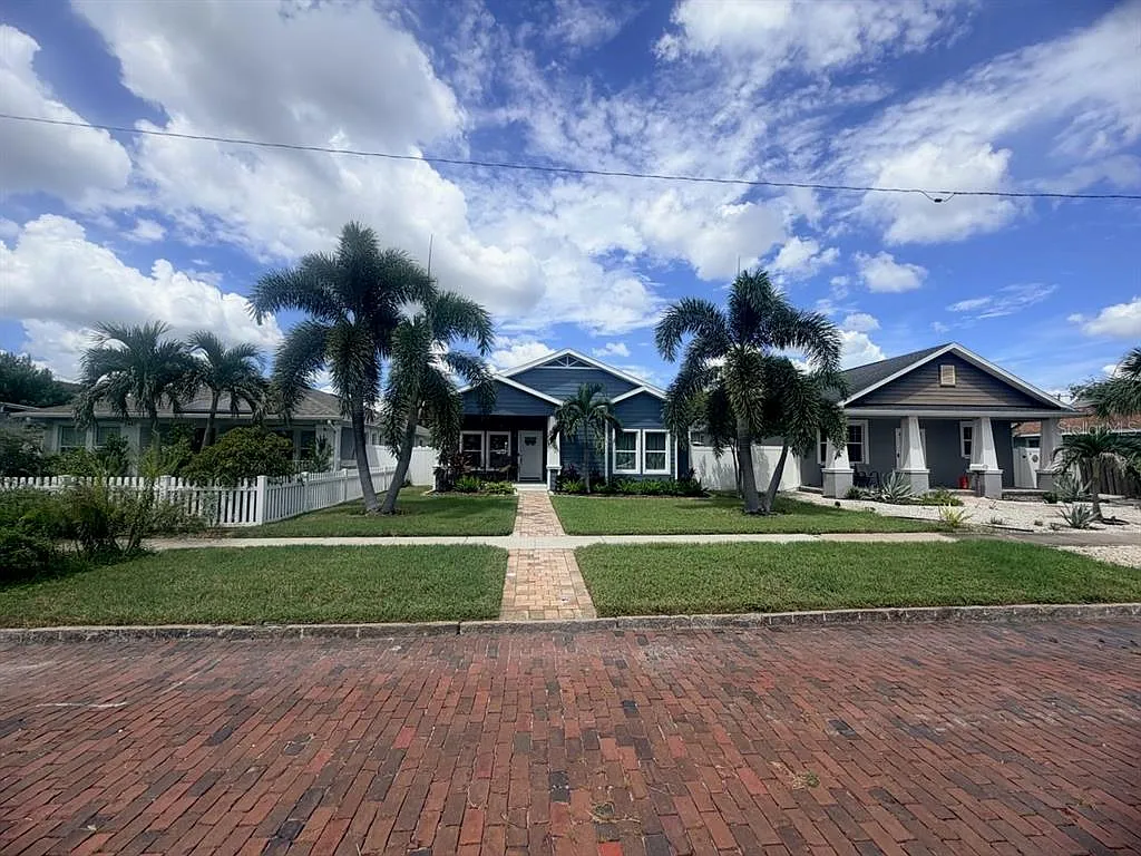 3 bed, 2.0 bath, 1448 sqft, $3,500 — Photo 3