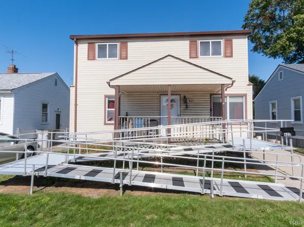 621 E Coy Ave, Hazel Park, MI 48030
