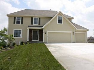 971 Ridge Dr, Lansing, KS 66043