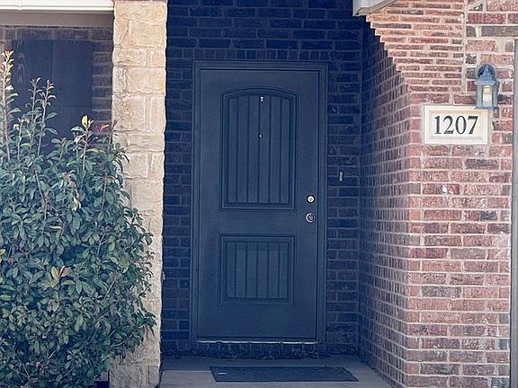 2nd image of 1207 N Vale Ave