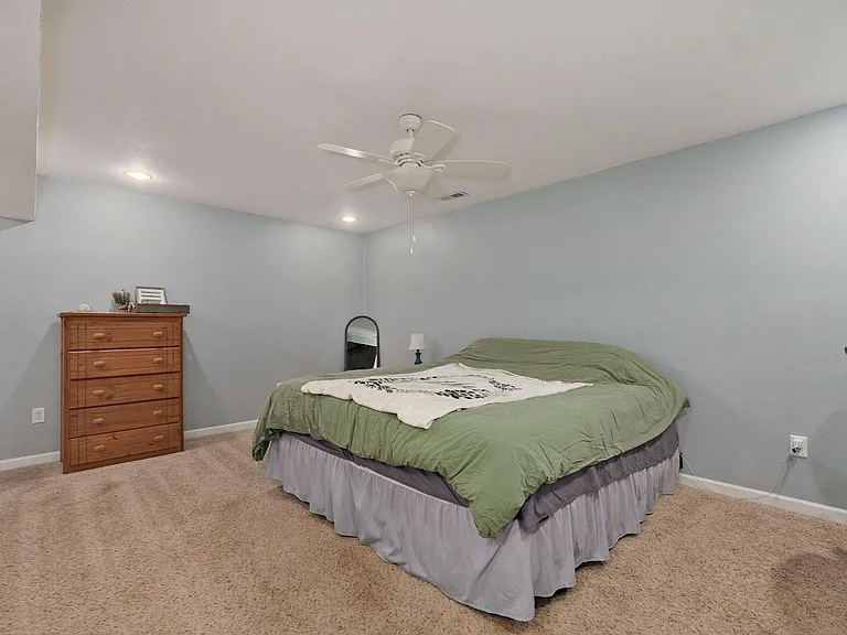 404 E Valley View Rd — Photo 34