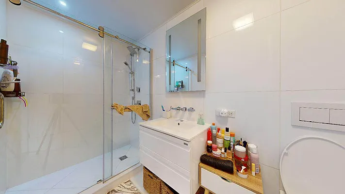 Rented by Bond New York | media 40