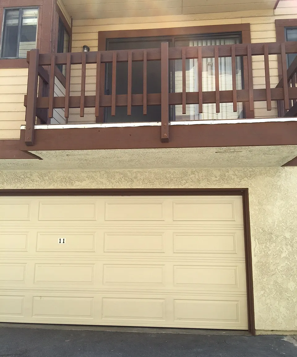 2 bed, 2.5 bath, 1271 sqft, $3,000 — Photo 2