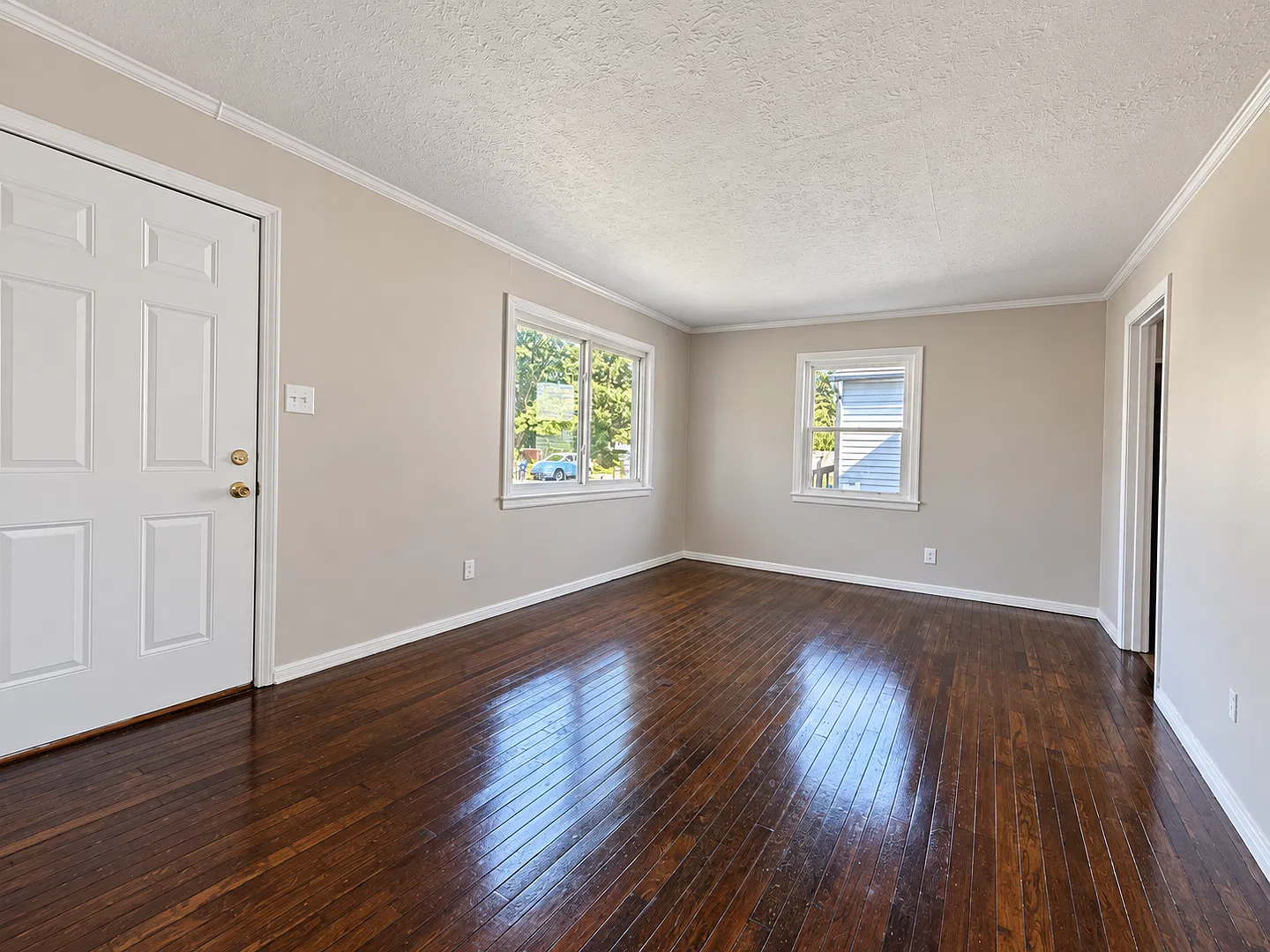 Beautifully Remodeled 3BR Home with Hardwood Floors & Full Basement — Photo 2