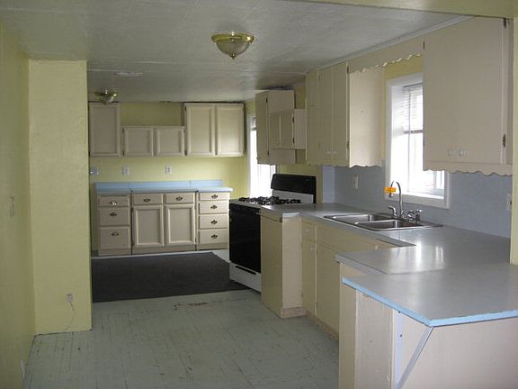 2nd image of 653 Garfield St