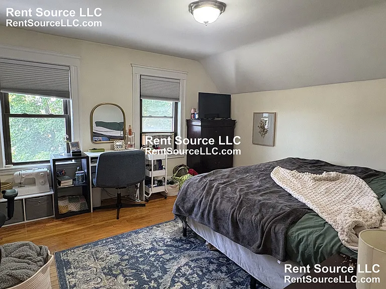 33 Stoughton St — Photo 10