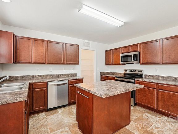 4th image of 5030 Ashley Place Dr