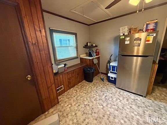 2nd image of 907 Southgate Dr