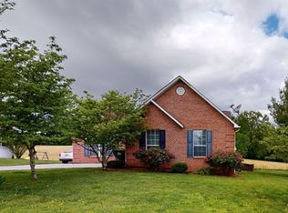 1517 Crestridge Dr, Maryville, TN 37804