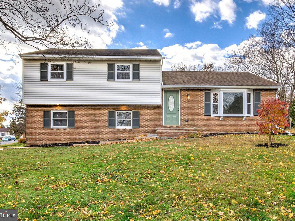 1st image of 2640 Hemlock Dr