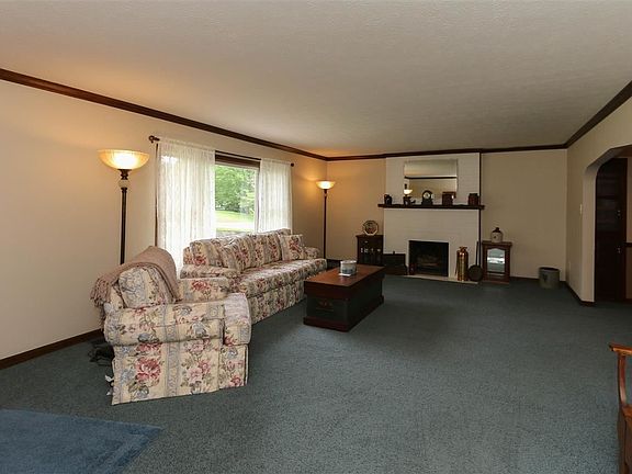 4th image of 601 West Dr