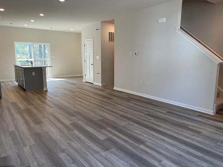 747 Hardman Dr — Photo 12