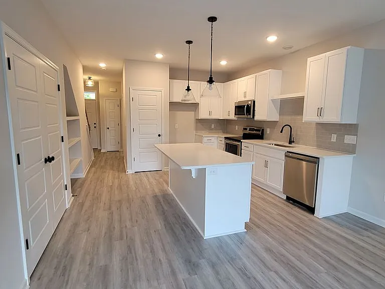 8381 Paramount Point — Photo 6