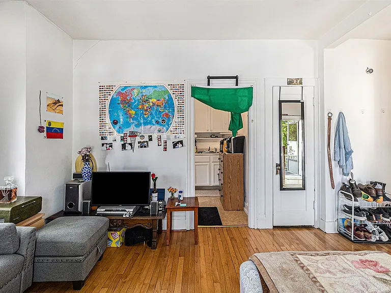 410 N State St — Photo 17